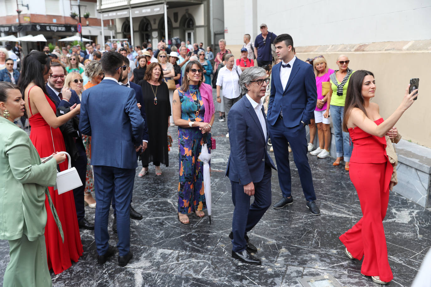 Carlos Valle y Rafael Oñate, arropados por vecinos y autoridades en su boda