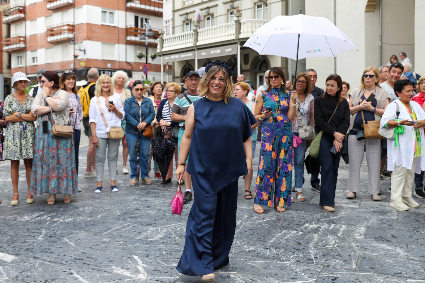 Carlos Valle y Rafael Oñate, arropados por vecinos y autoridades en su boda