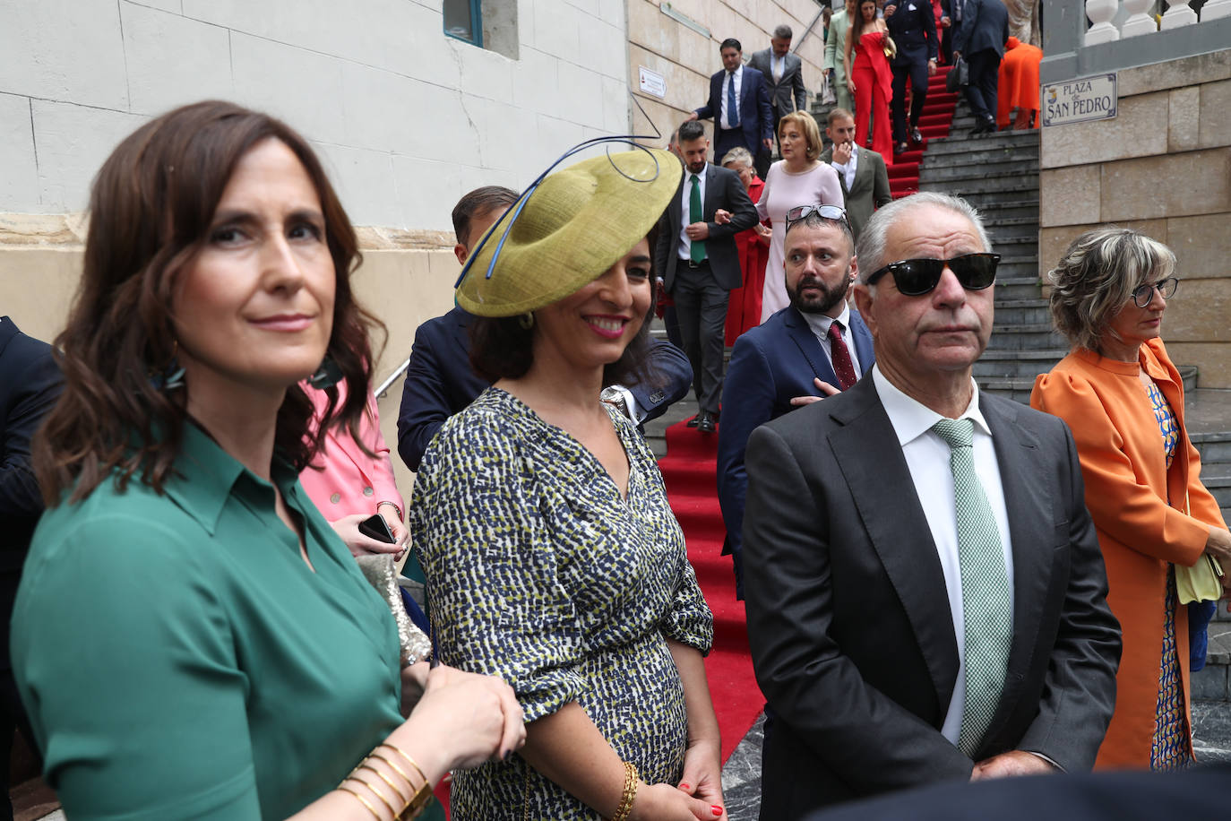 Carlos Valle y Rafael Oñate, arropados por vecinos y autoridades en su boda