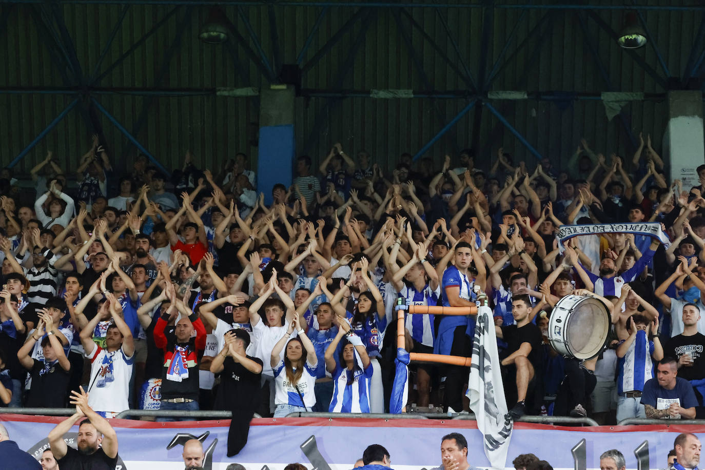 Fotos: las lágrimas de los jugadores del Avilés y el agradecimiento a la afición