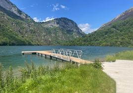 El pantalán deportivo construido en el pantano de Tanes, listo para ser utilizado.