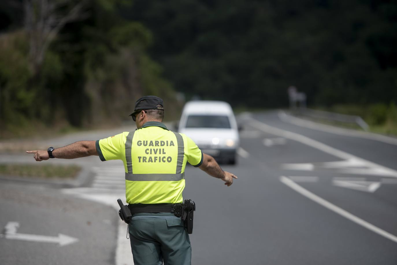 Un agente de la Guardia Civil de tráfico, en una imagen de archivo.