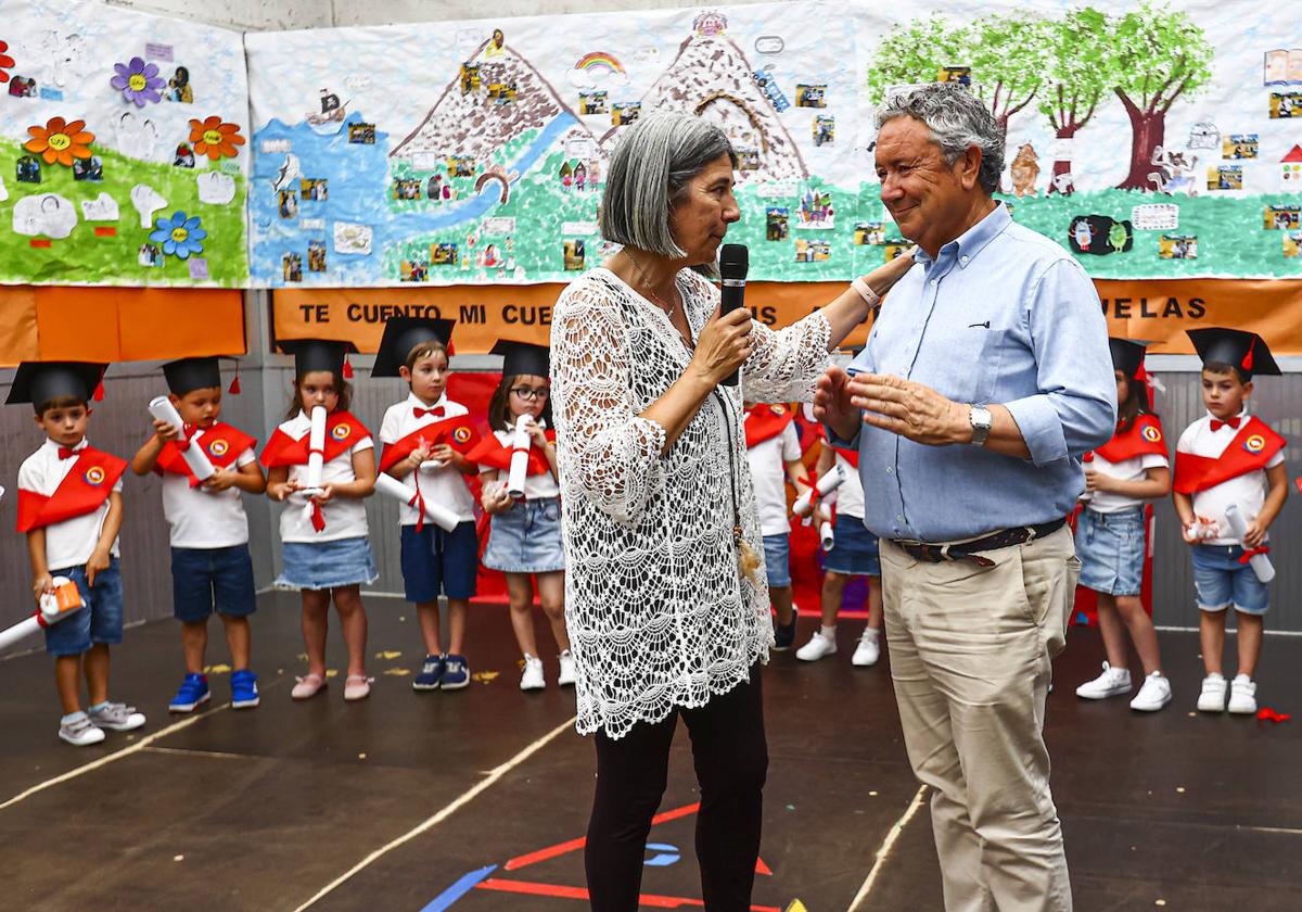 Una graduación infantil a ritmo de Pipo Prendes