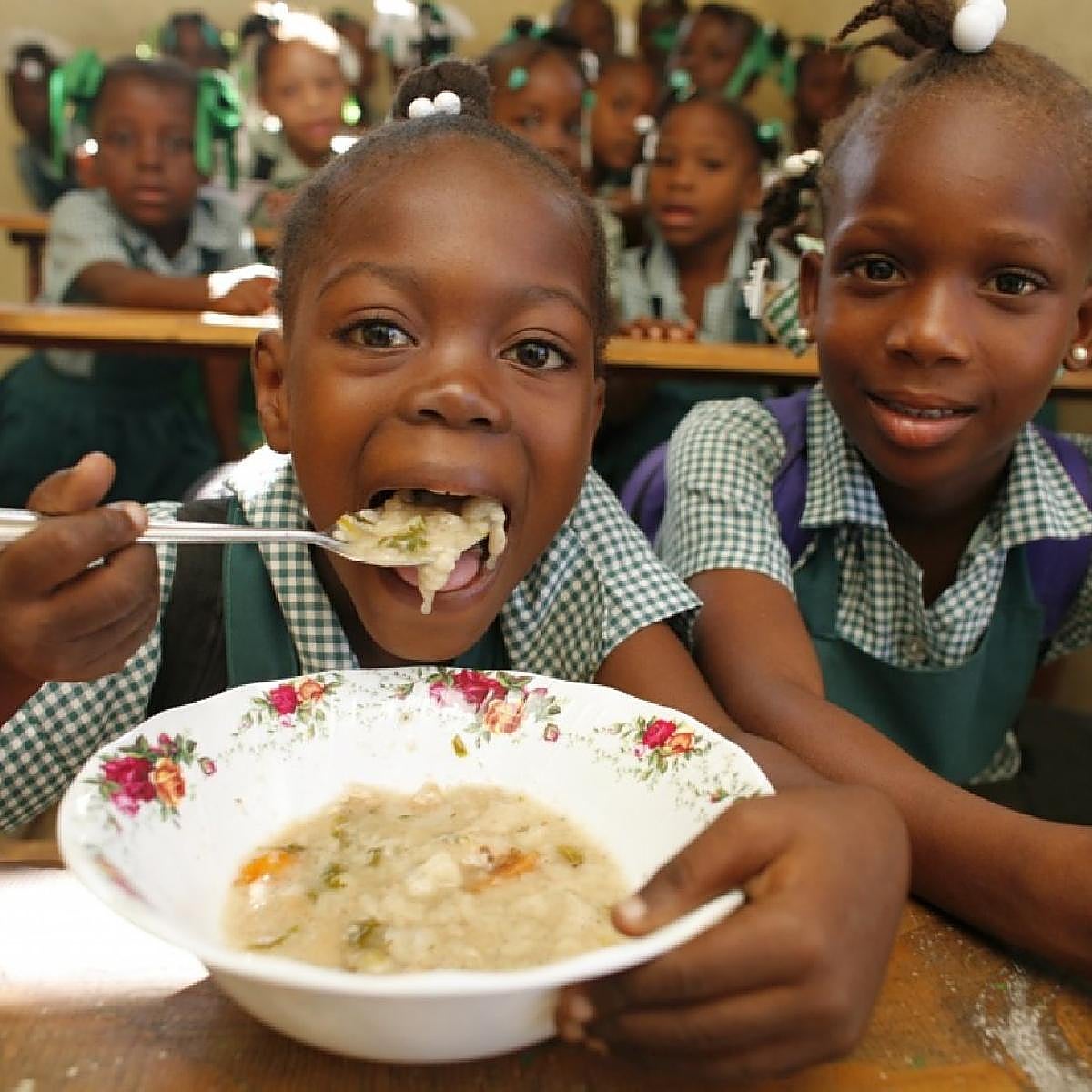 El programa de Mary's Meals para llevar comida a los niños en las escuelas, Princesa de Cooperación