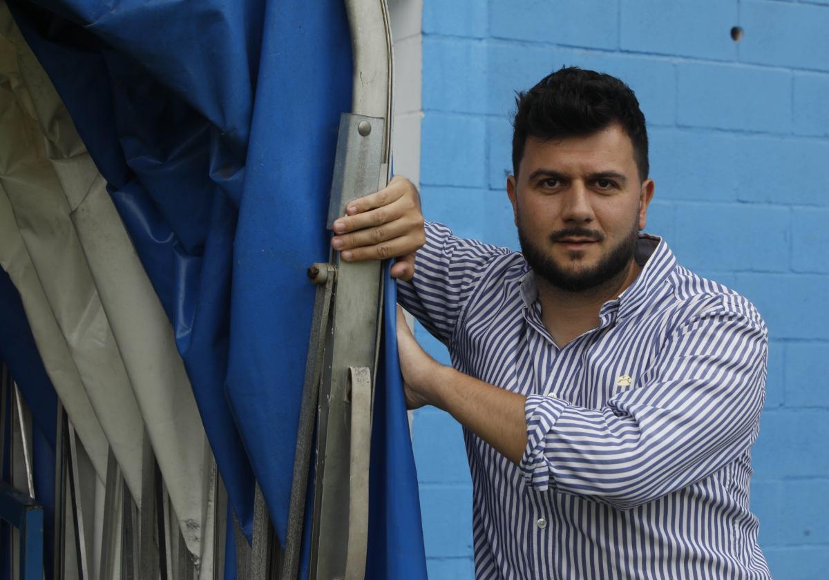 Jorge González Rojo junto al túnel de vestuarios del Suárez Puerta.