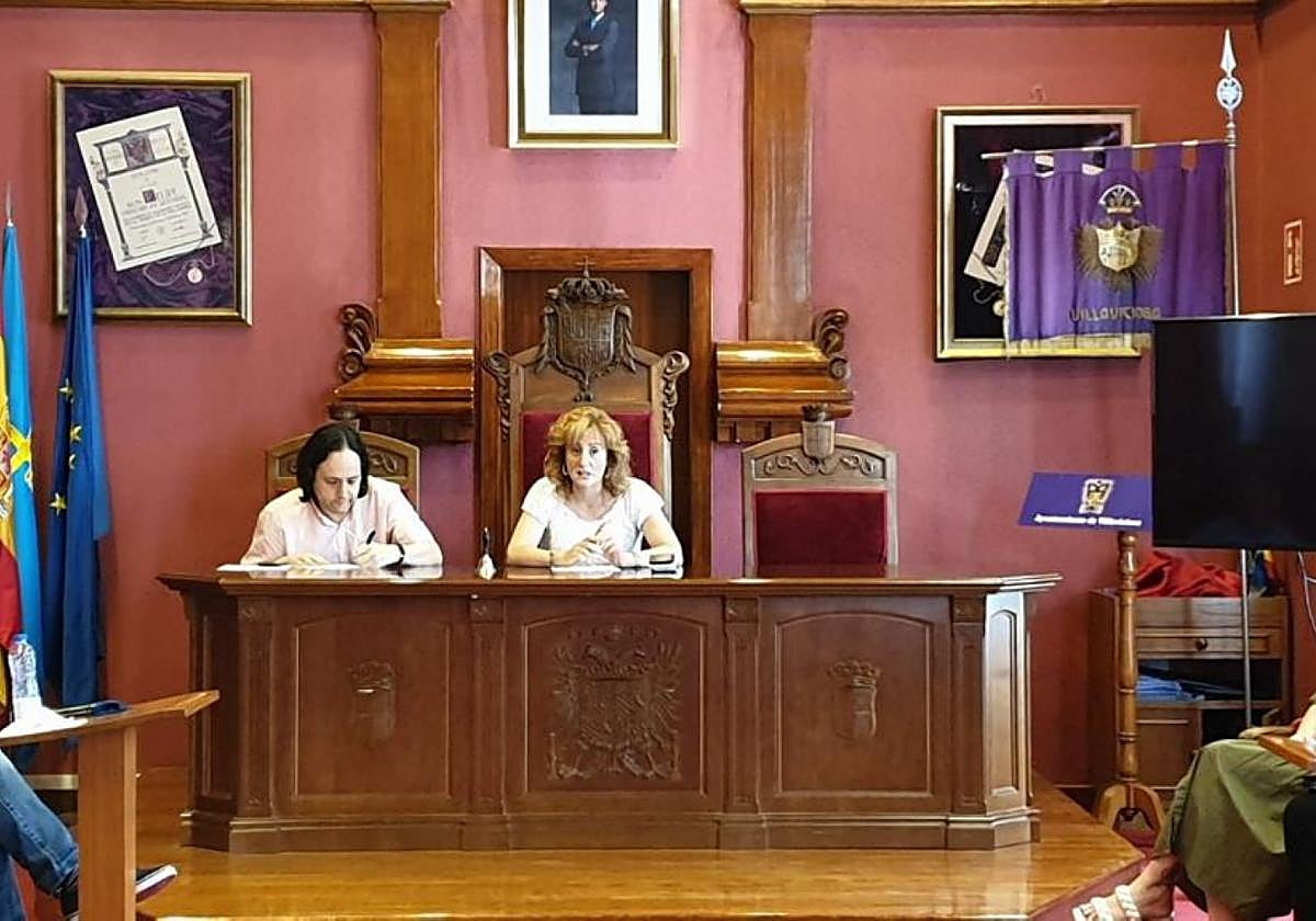 Lorena Villar se convierte en la primera mujer en presidir un pleno en
