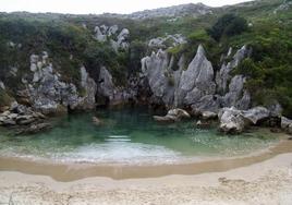 Playa Gulpiyuri, en Llanes.