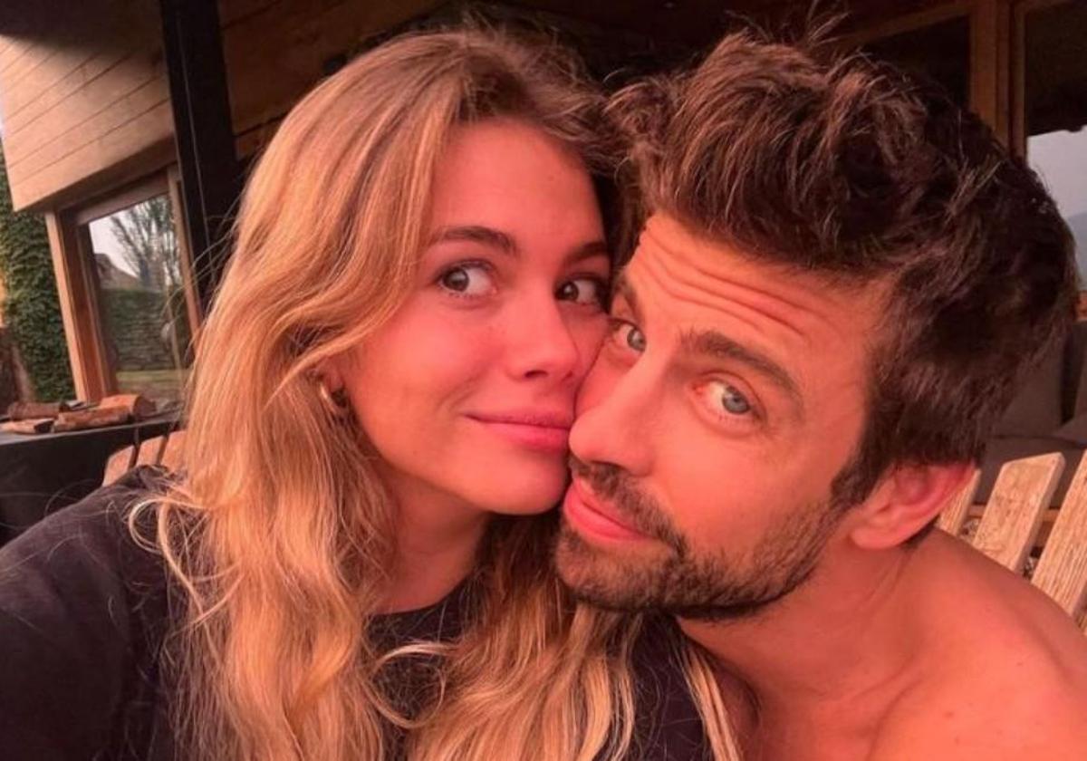 Clara Chía y Gerard Piqué expresan su amor en una fotografía.