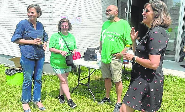 Visita a las actividades organizadas por los vecinos de Nuevo Roces. E. C.