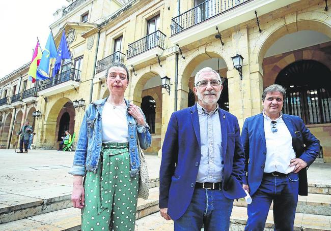 Cristina Pontón, Gaspar Llamazares y Alejandro Suárez (IU), aún sin despacho asignado.