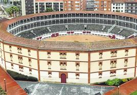 Imagen tomada ayer de la plaza de toros, cerrada al público desde hace dos años.