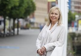 La portavoz de Vox y próxima concejala de Festejos, Sara Álvarez Rouco, en el entorno de la sede EL COMERCIO durante su entrevista con este periódico.