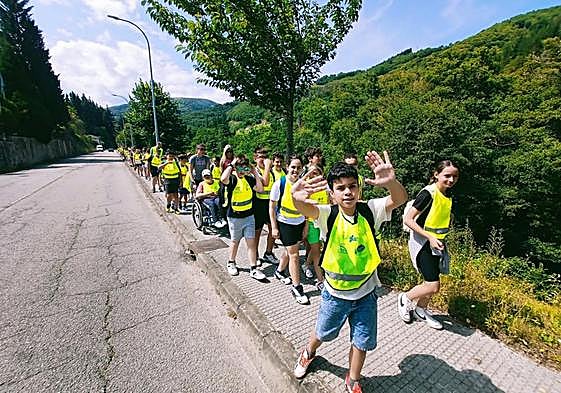 Alumnos del Alejandro Casona, durante la marcha.