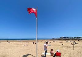 Bandera roja entrre las escaleras 12 y 15 de San Lorenzo.