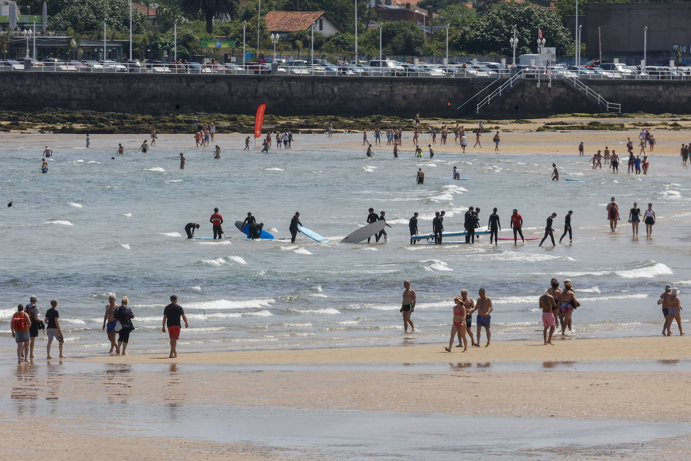 Gijón se refresca en la playa