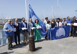 Las 14 banderas azules ya ondean en las playas asturianas