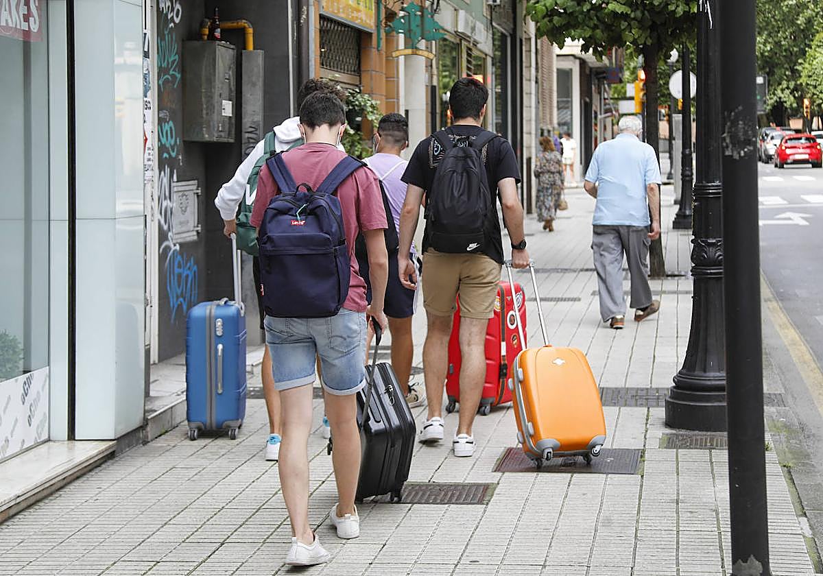 Turistas en Gijón.