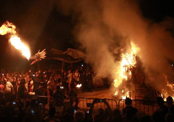 El dragón Celsius, protagonista de la noche de San Juan.