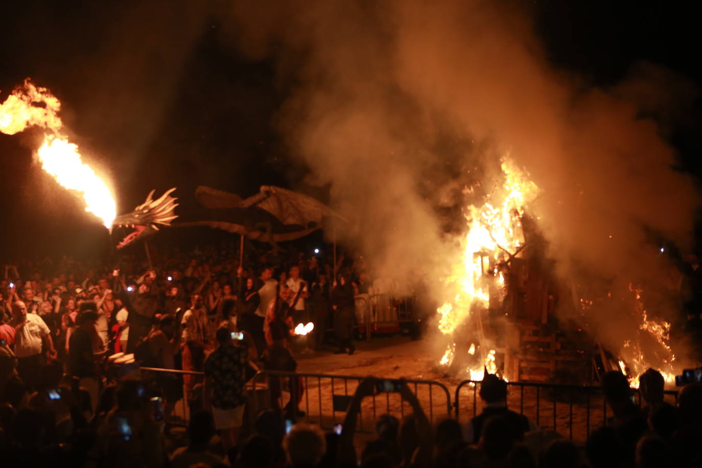 El dragón Celsius, protagonista de la noche de San Juan.