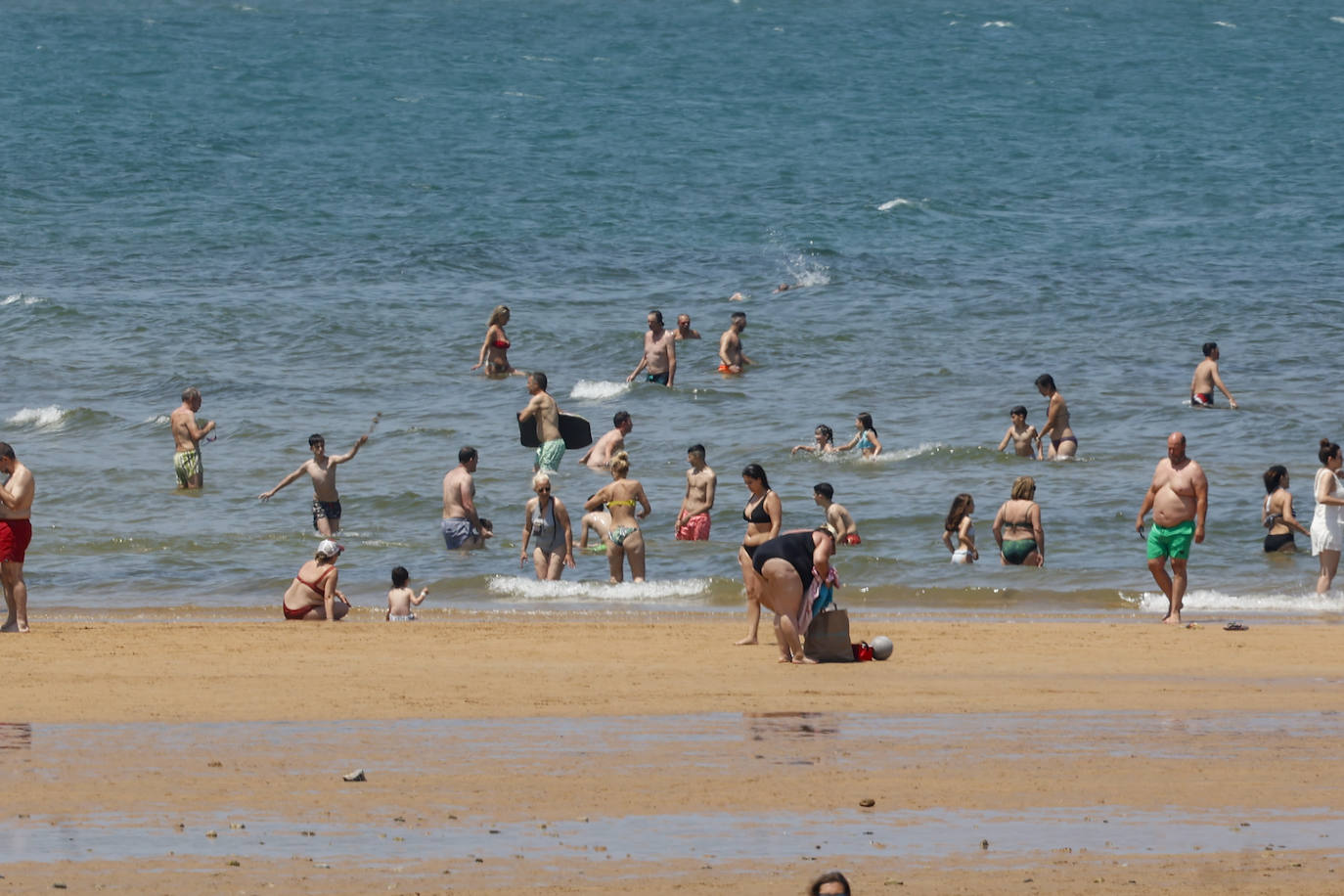 Asturias, a remojo para aliviar el calor