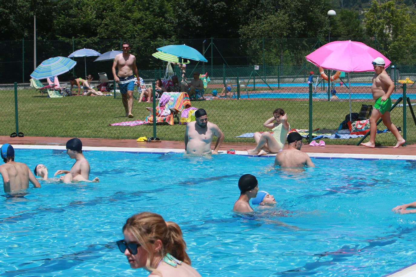 Asturias, a remojo para aliviar el calor