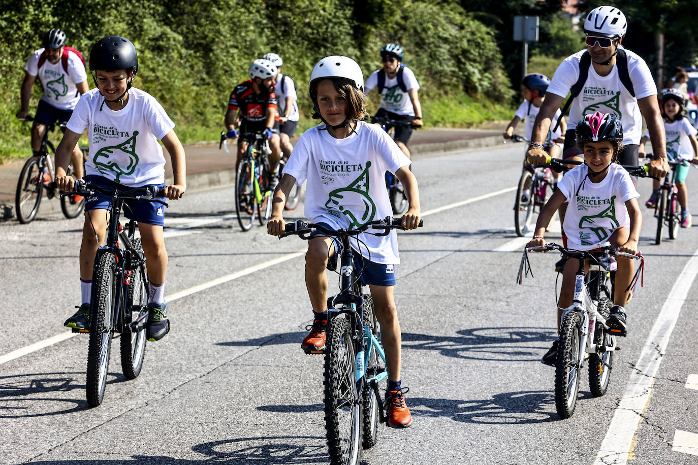 Avilés llena sus calles de bicicletas
