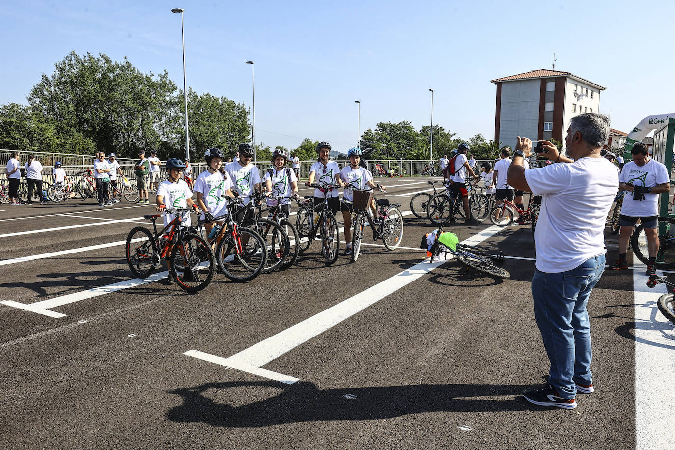 Avilés llena sus calles de bicicletas