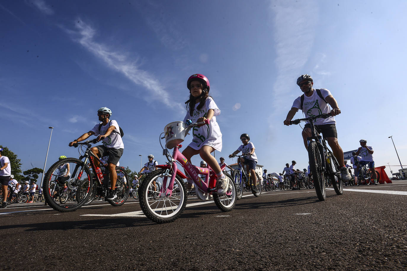 Avilés llena sus calles de bicicletas