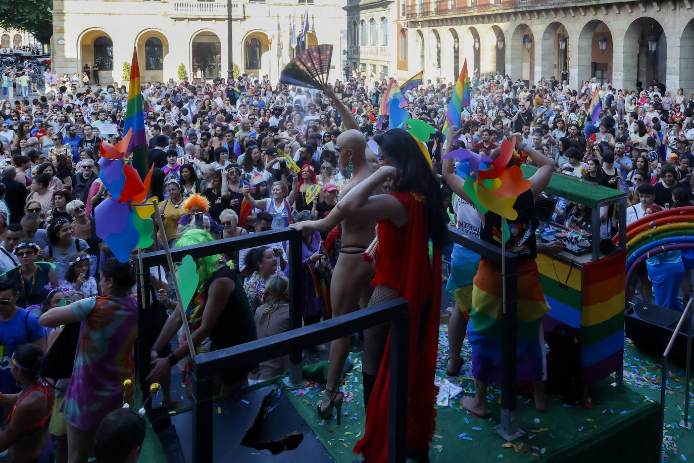 Así ha sido la multitudinaria manifestación del Orgullín en Gijón