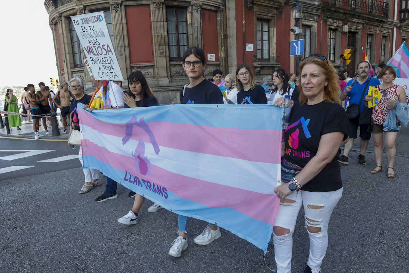 Así ha sido la multitudinaria manifestación del Orgullín en Gijón