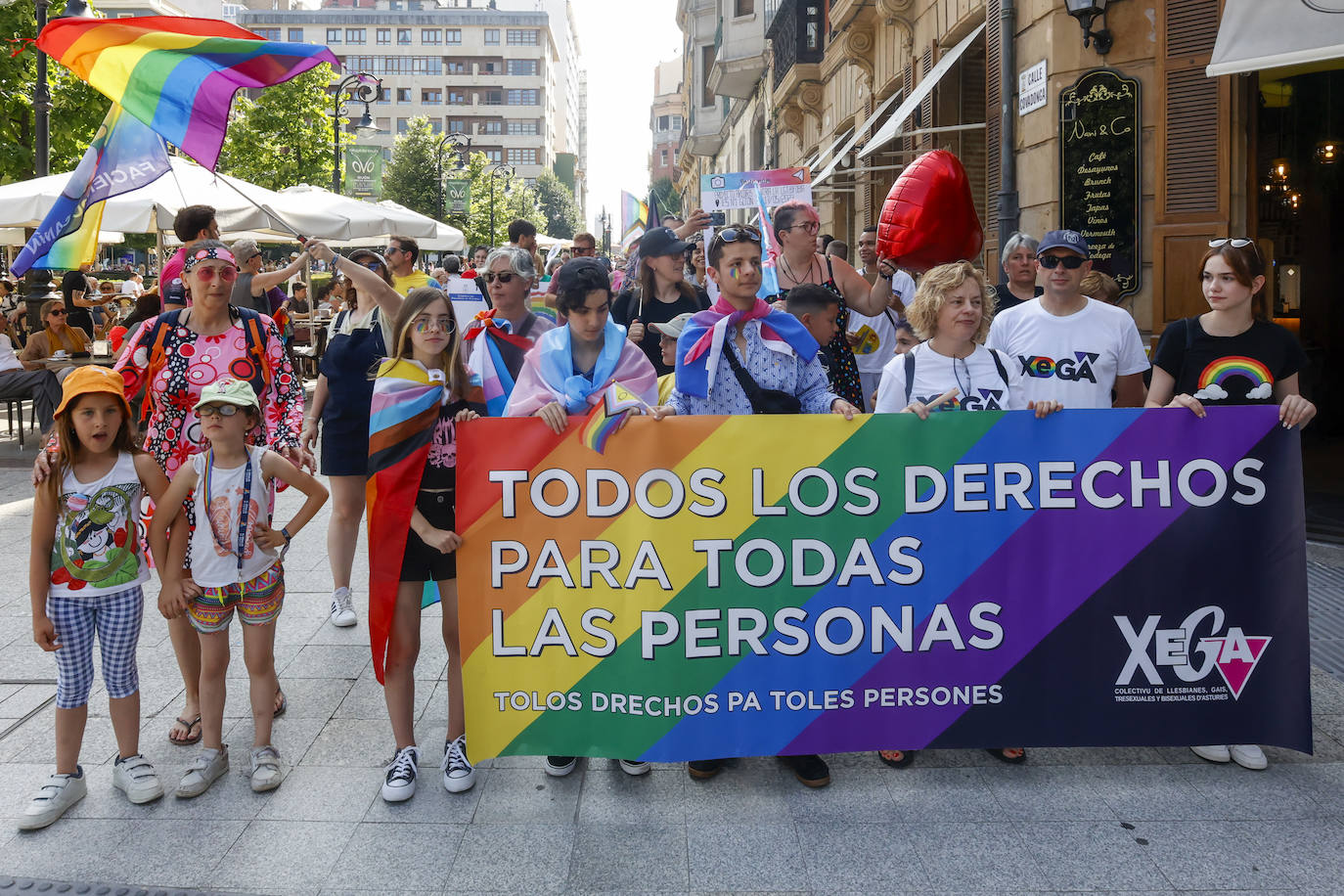 Así ha sido la multitudinaria manifestación del Orgullín en Gijón