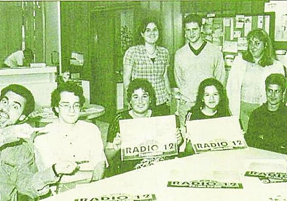 Los jóvenes de Radio 12, en el Ateneo de La Calzada.
