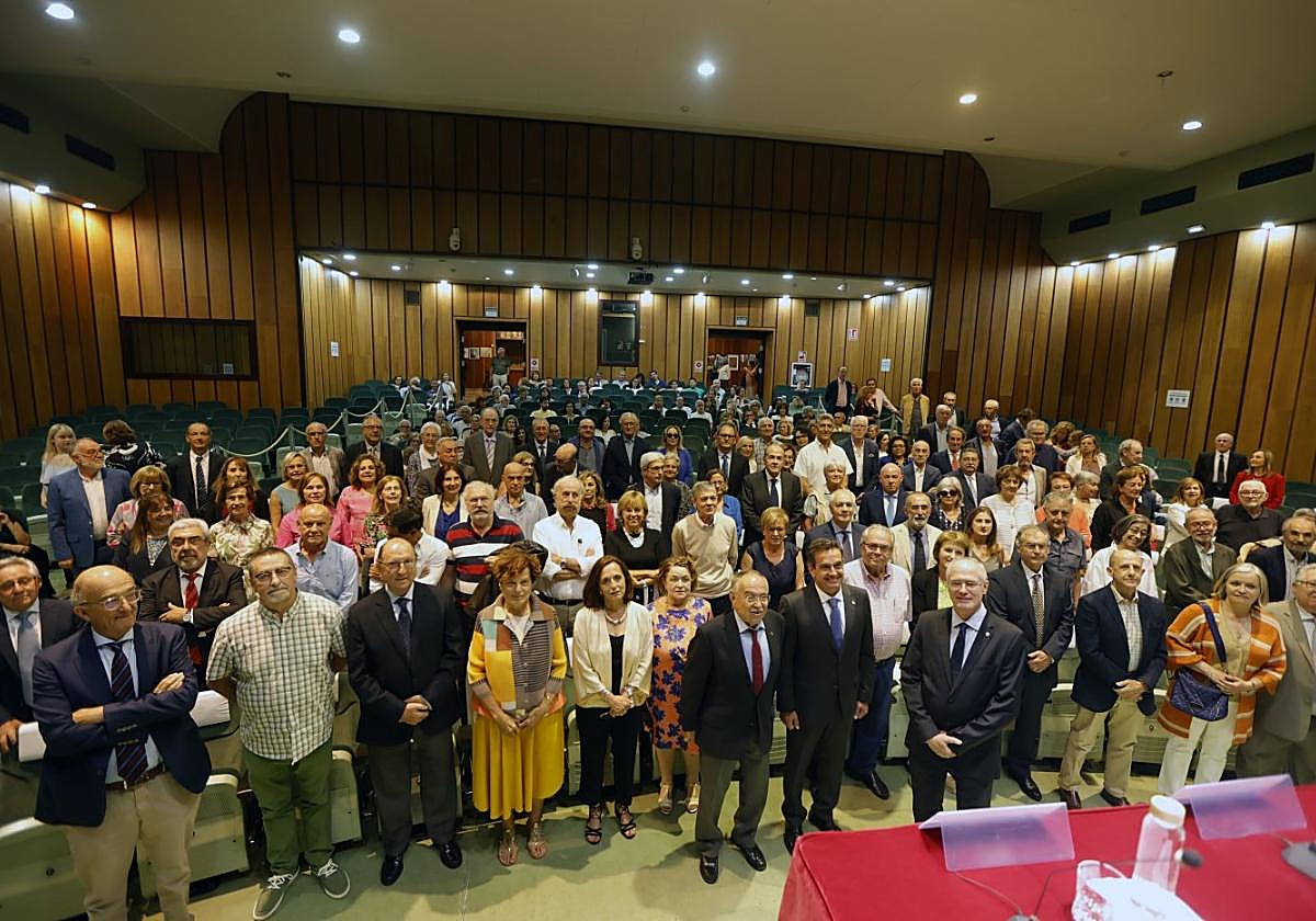 Alrededor de un centenar de médicos colegiados se reunieron durante la primera jornada de la XX Semana de la Medicina.