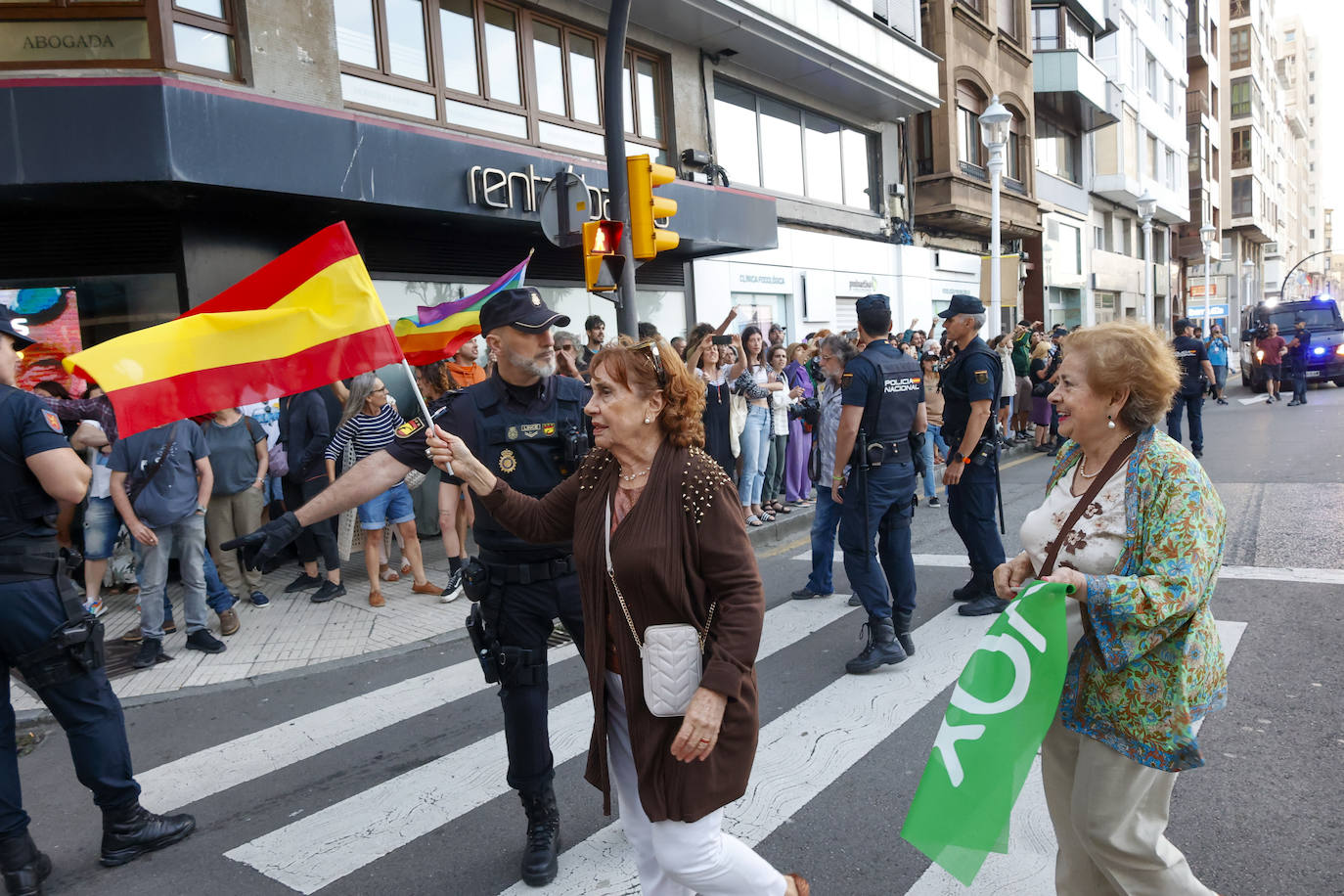 Así ha sido el acto de Santiago Abascal en Gijón