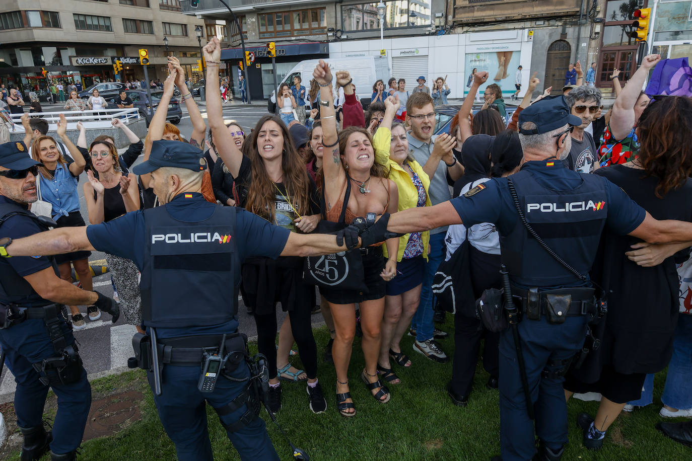 Así ha sido el acto de Santiago Abascal en Gijón
