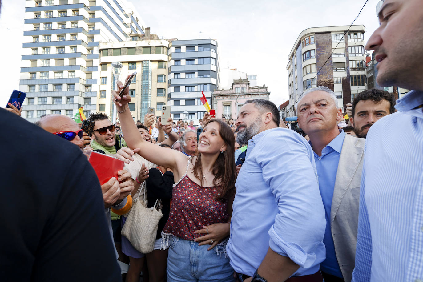 Así ha sido el acto de Santiago Abascal en Gijón
