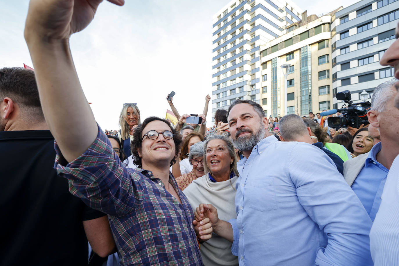 Así ha sido el acto de Santiago Abascal en Gijón