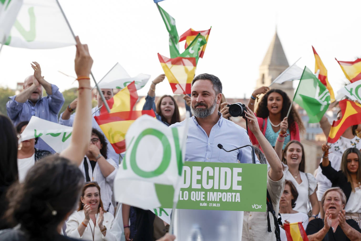 Así ha sido el acto de Santiago Abascal en Gijón