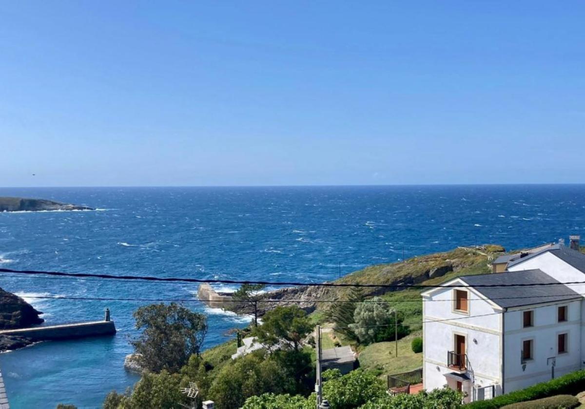 Vista del dique exterior del puerto de Viavélez.