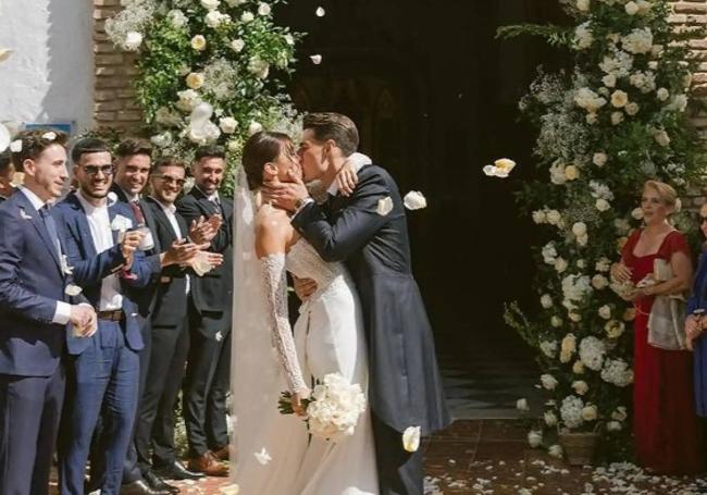 Andrea Martínez y Kepa Arrizabalaga saliendo de la iglesia el día de su boda.