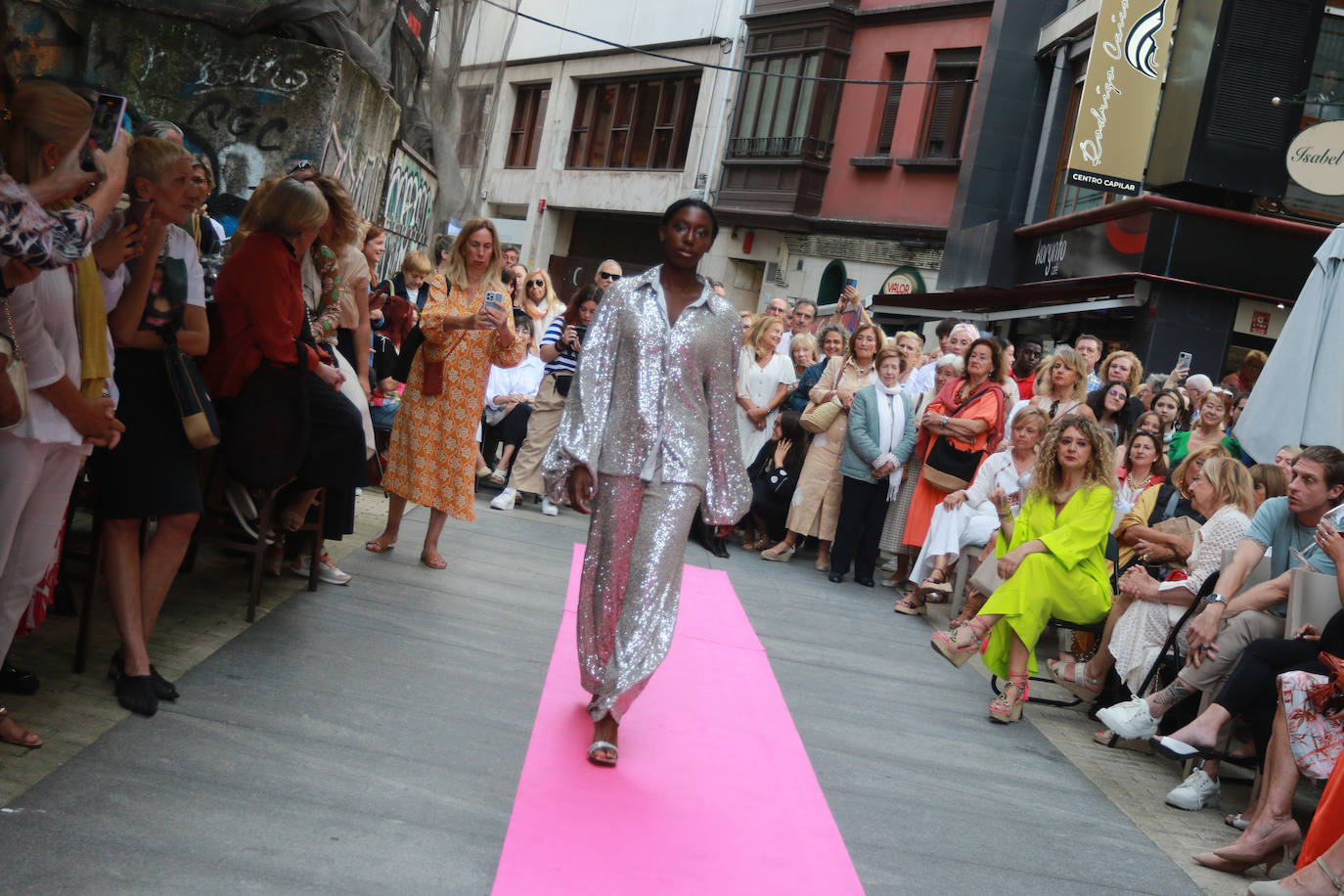 Pasarela de moda en el centro de Gijón