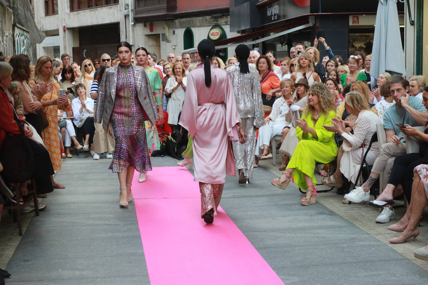 Pasarela de moda en el centro de Gijón