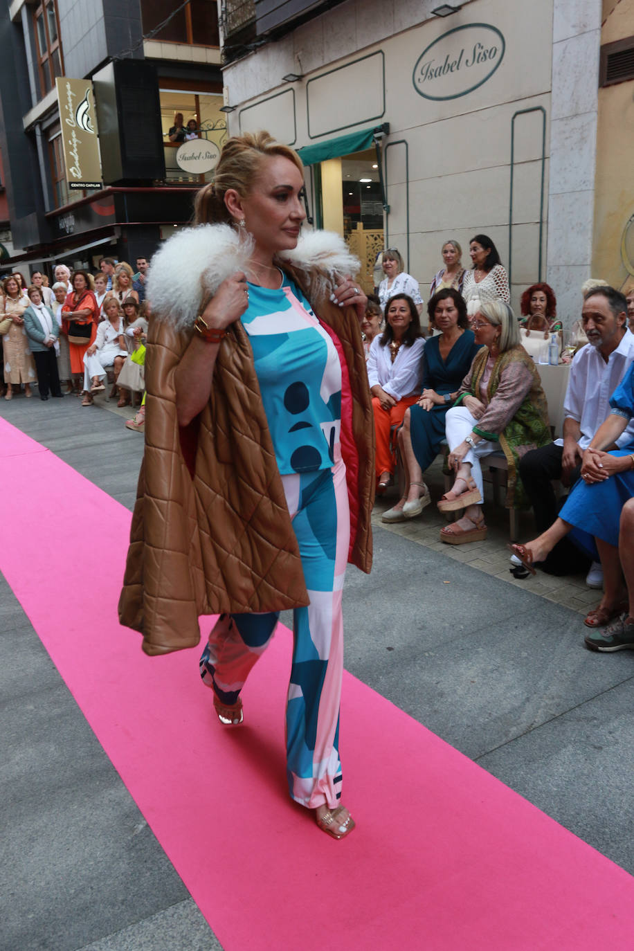 Pasarela de moda en el centro de Gijón