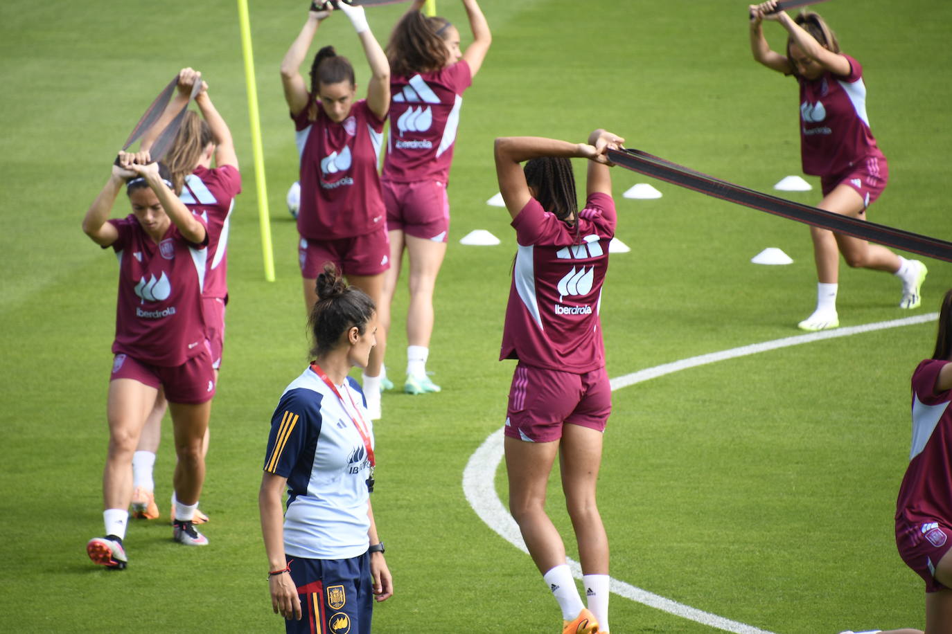 La selección femenina de fútbol calienta motores en el Suárez Puerta