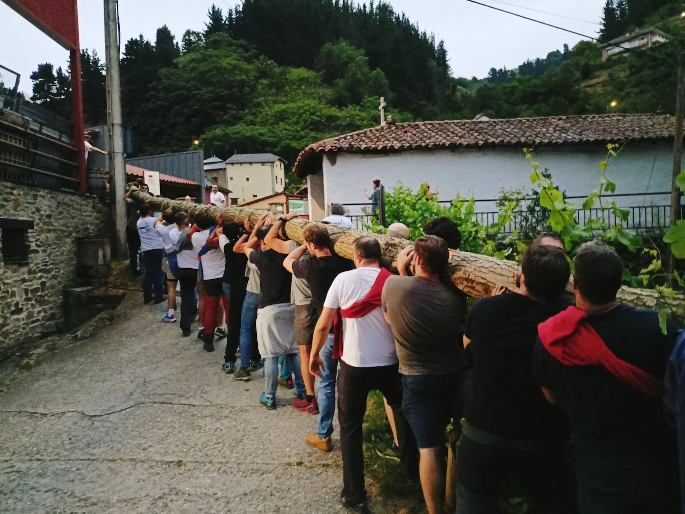 Así ha sido la festividad del arbolón en Cangas del Narcea