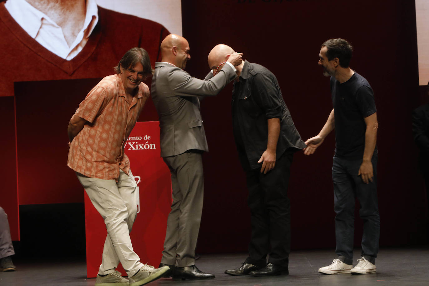 Honores y distinciones en Gijón: la entrega de las Medallas de la ciudad, en imágenes