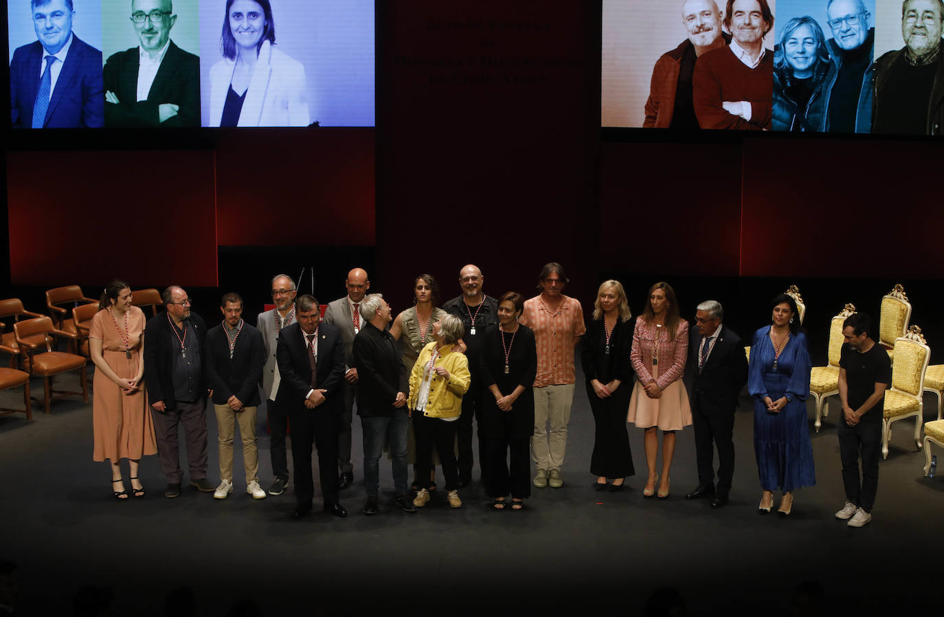 Honores y distinciones en Gijón: la entrega de las Medallas de la ciudad, en imágenes