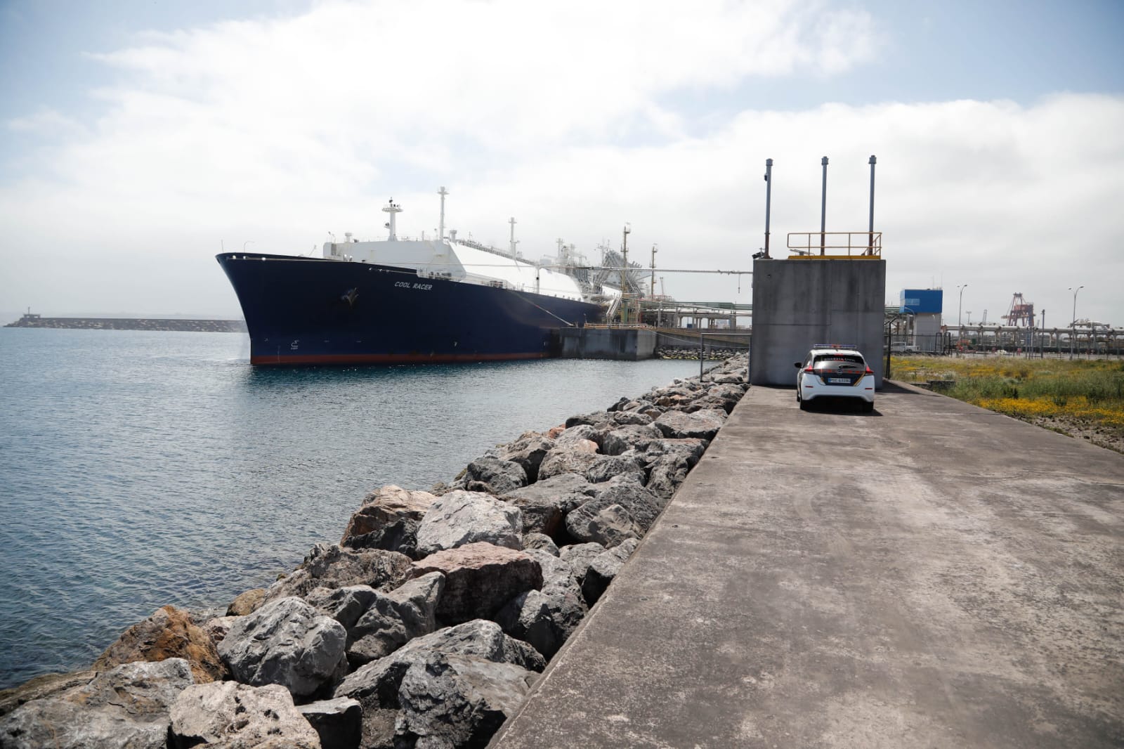 El buque metanero &#039;Cool Racer&#039; ya está en el puerto de Gijón