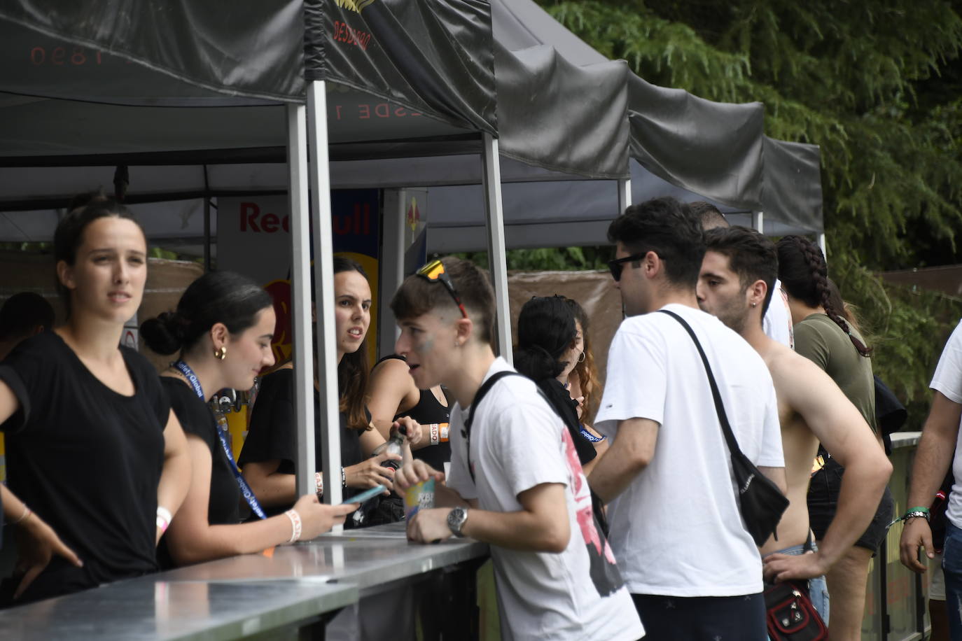 Explosión de ritmo y color en el cierre del Reggaeton Beach en Avilés