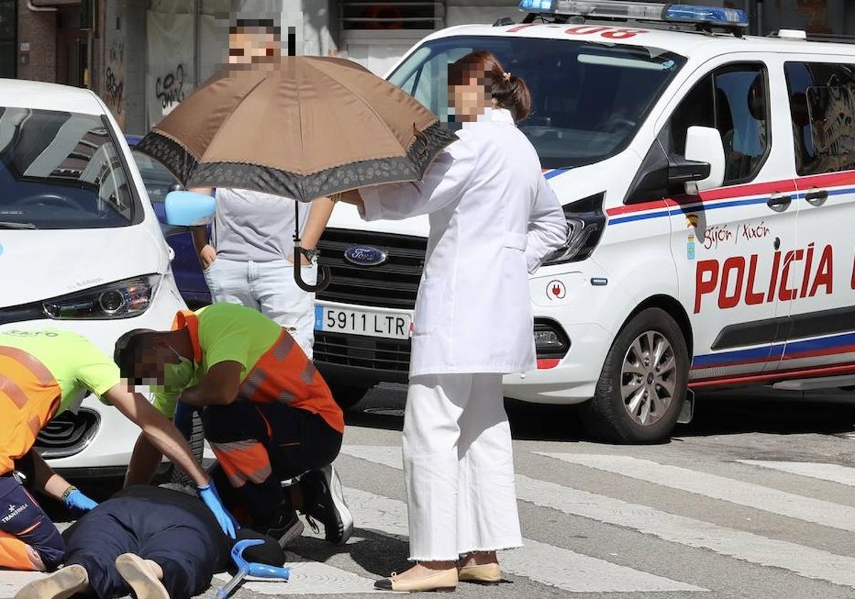 Fue asistida en el lugar por los sanitarios y trasladada luego al hospital.